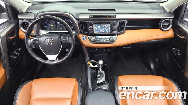 Toyota RAV4 — interior
