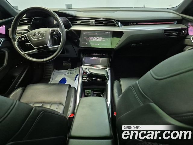 Audi e-tron — interior