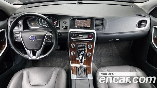 Volvo S60 — interior