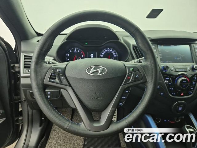 Hyundai Veloster — interior