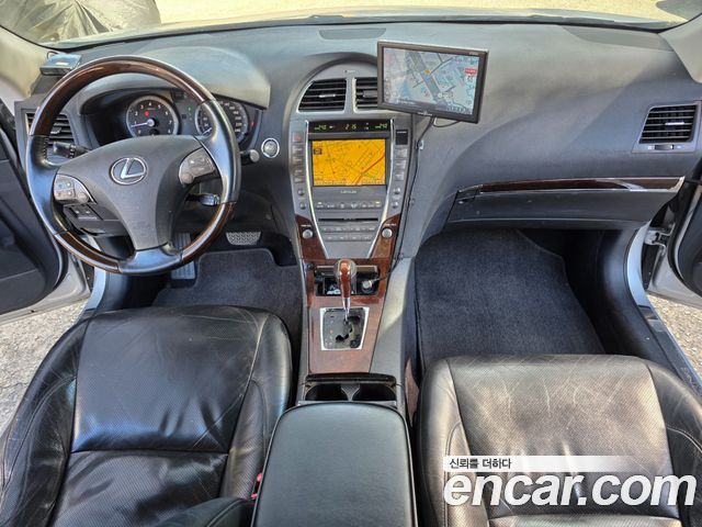 Lexus ES — interior