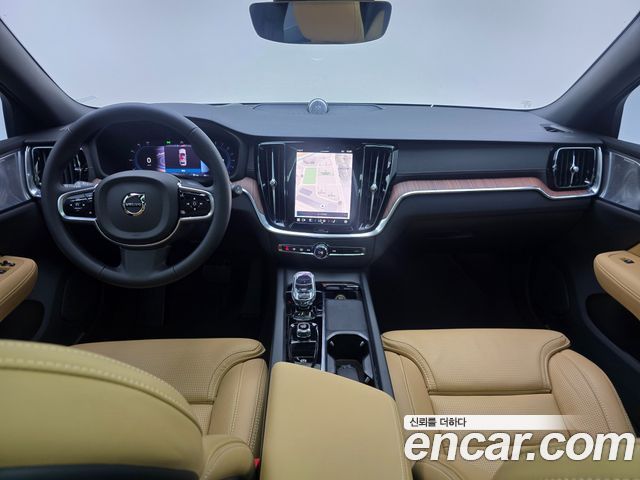 Volvo V60 — interior