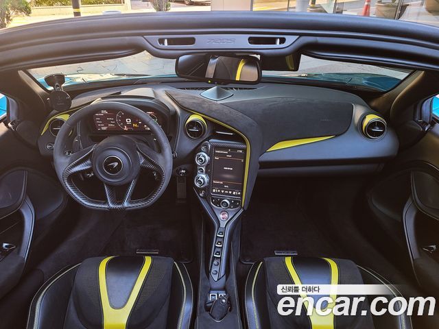 McLaren 720S — interior