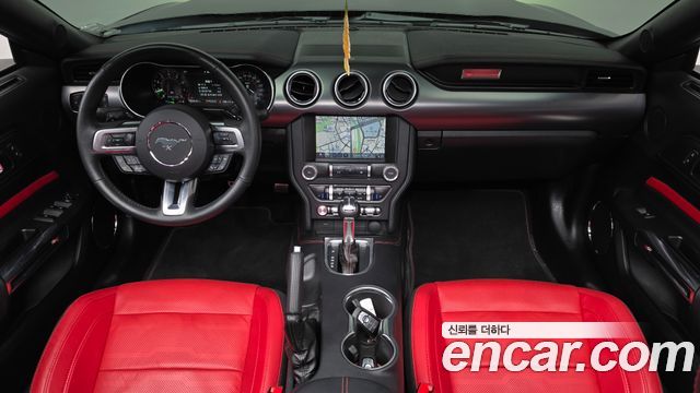 Ford Mustang — interior