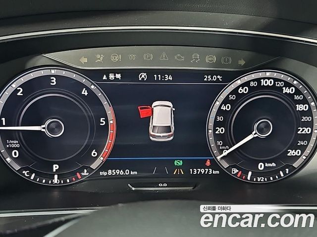 Volkswagen Tiguan — interior
