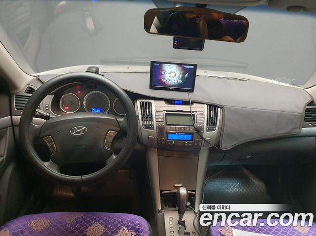 Hyundai Sonata — interior