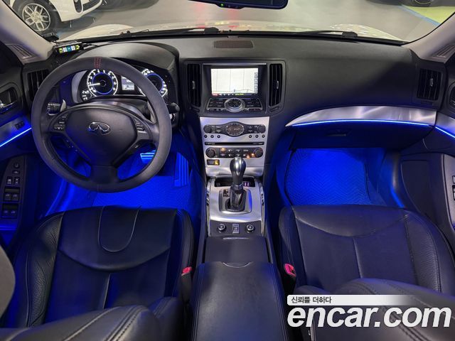 Infiniti Q60 — interior