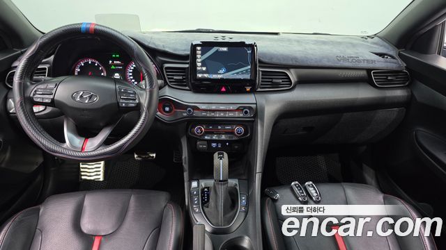 Hyundai Veloster — interior