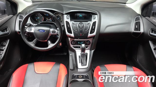 Ford Focus — interior