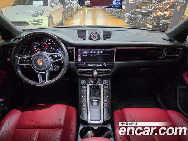 Porsche Macan — interior