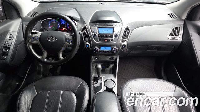 Hyundai Tucson — interior