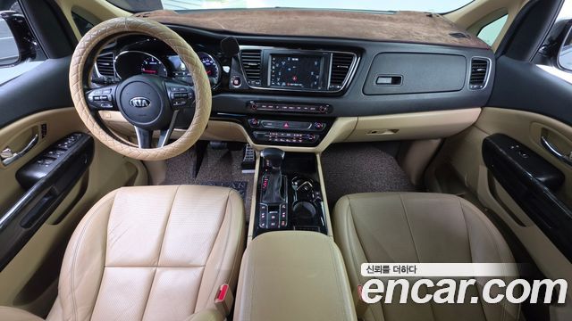 Kia Carnival — interior