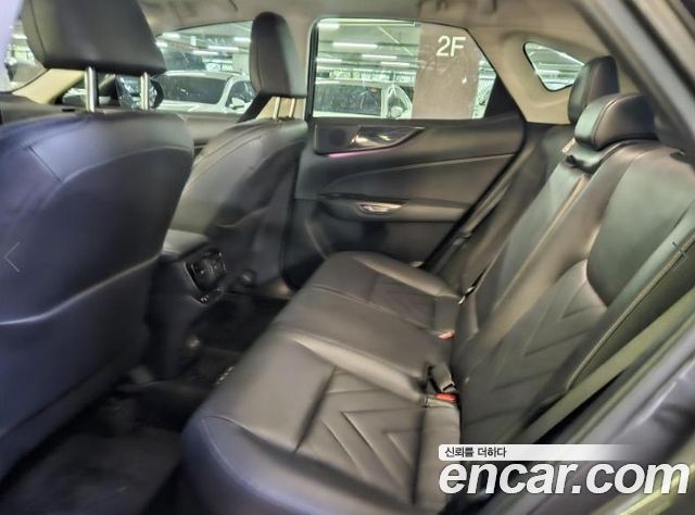Lexus NX — interior