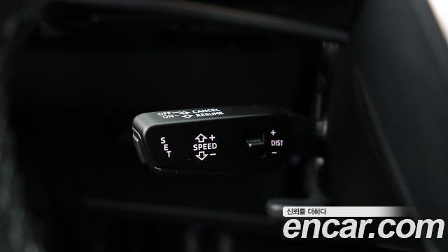 Audi e-tron — interior