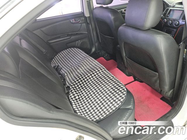 Kia Lotze — interior