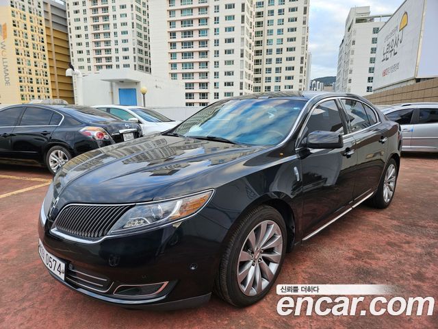 Lincoln MKS — interior
