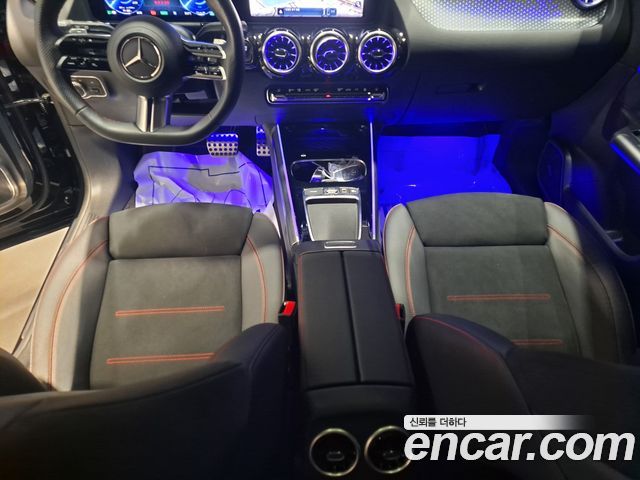 Mercedes-Benz EQA — interior