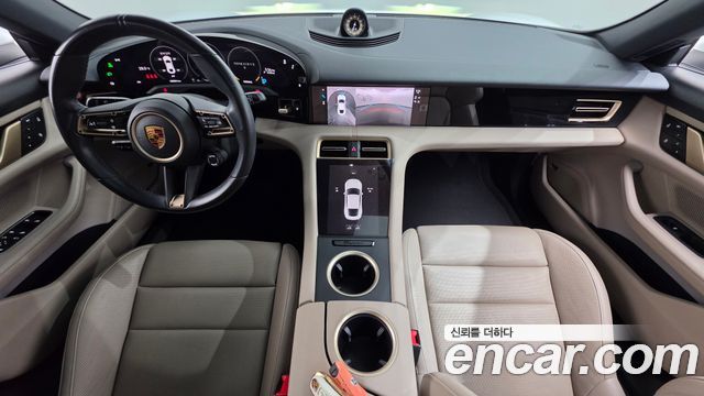 Porsche Taycan — interior