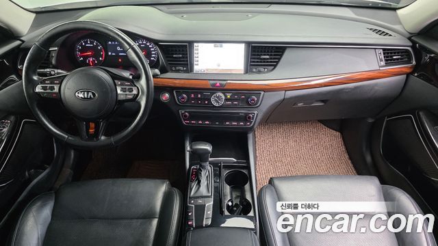 Kia K7 — interior