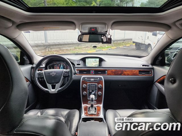 Volvo S80 — interior