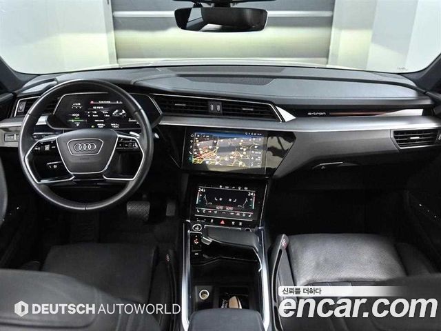 Audi e-tron — interior