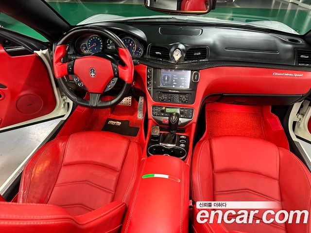 Maserati GranCabrio — interior