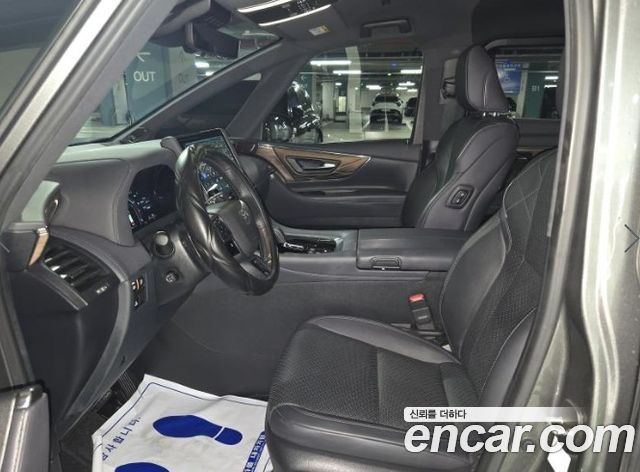 Toyota Alphard — interior