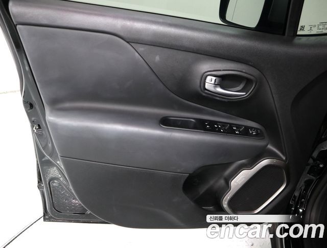 Jeep Renegade — interior