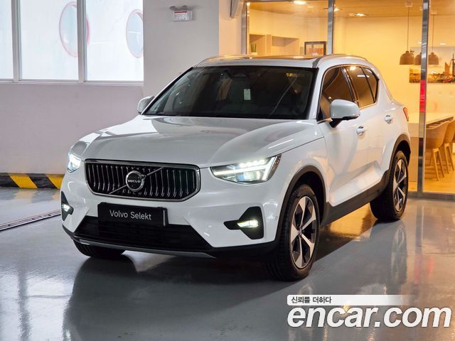Volvo XC40 — exterior