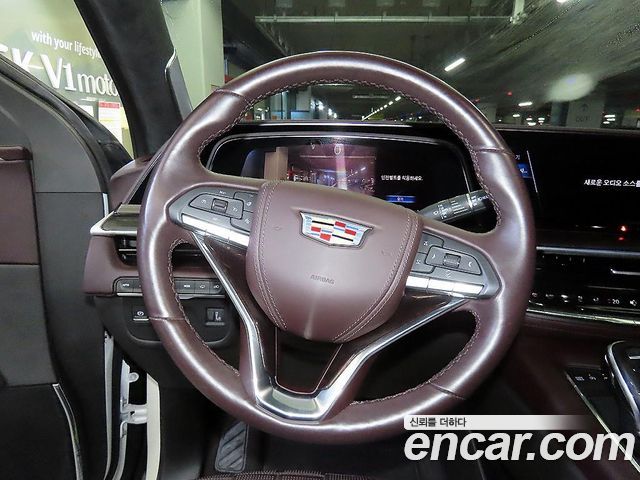 Cadillac Escalade — interior