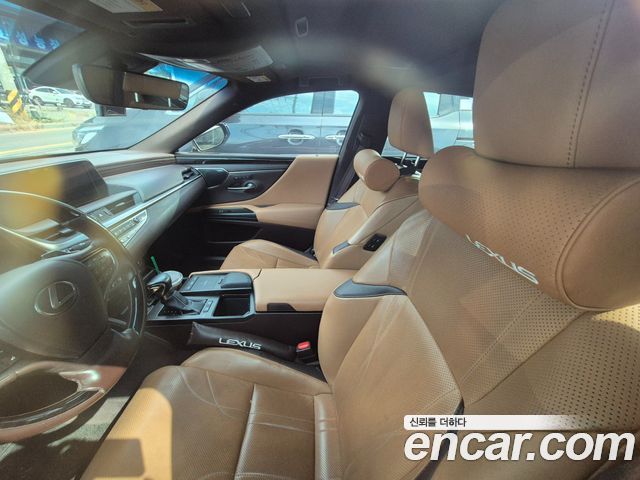 Lexus ES — interior