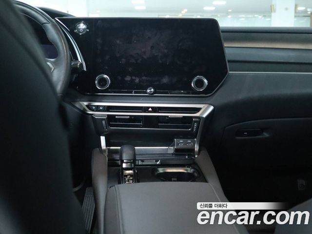 Lexus RX — interior