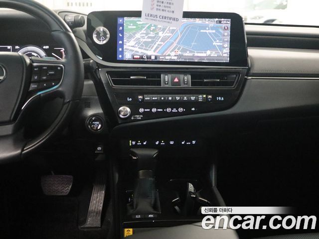 Lexus ES — interior