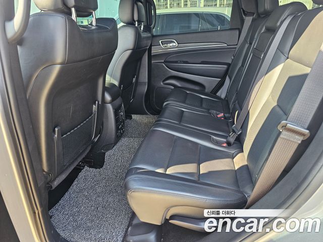 Jeep Cherokee — interior