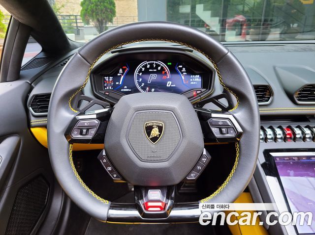 Lamborghini Huracan — interior
