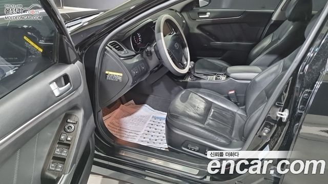 Kia K7 — interior