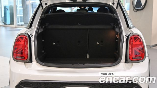 MINI Cooper — interior