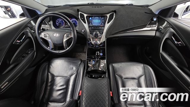 Hyundai Grandeur — interior