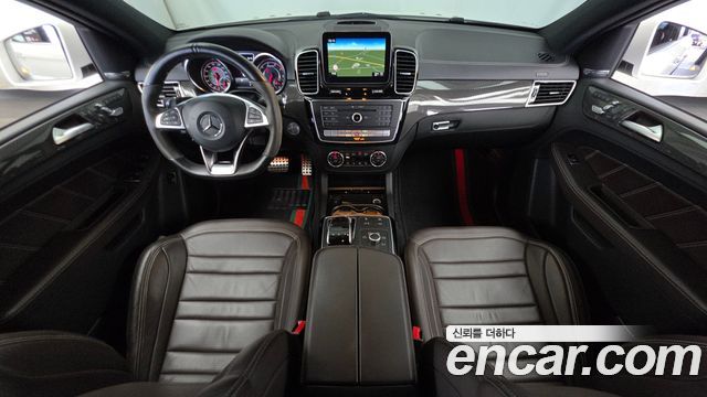 Mercedes-Benz GLE-Class — interior