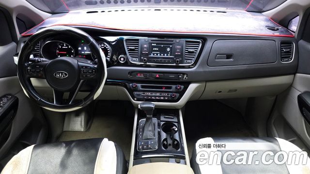 Kia Carnival — interior