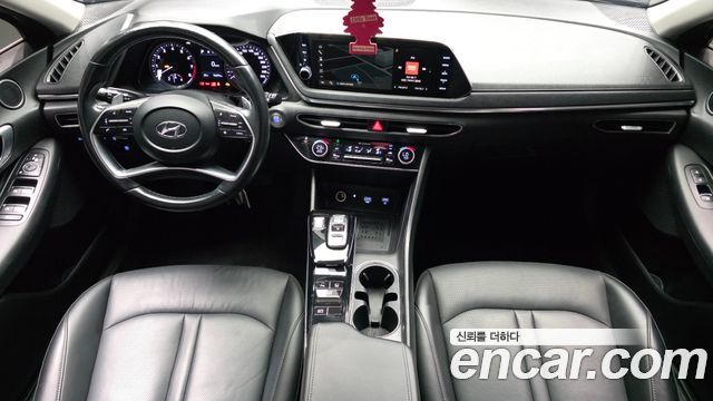 Hyundai Sonata — interior