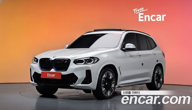BMW iX3 — exterior