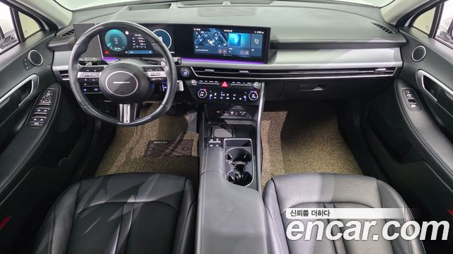 Hyundai Sonata — interior