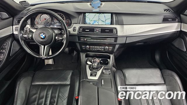 BMW M5 — interior