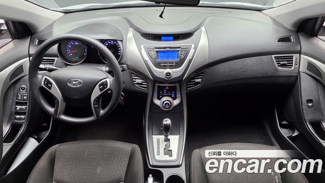 Hyundai Avante — interior