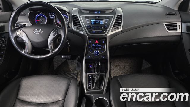 Hyundai Avante — interior
