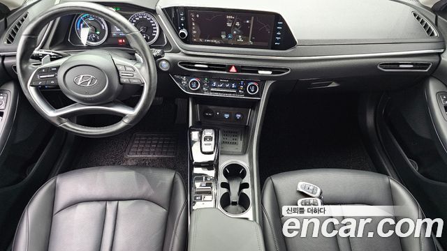 Hyundai Sonata — interior