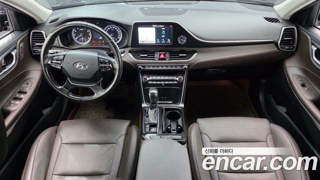 Hyundai Grandeur — interior