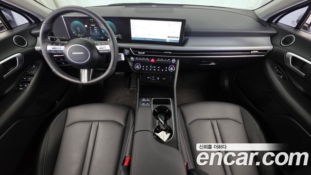 Hyundai Sonata — interior