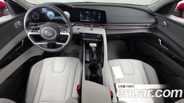 Hyundai Avante — interior